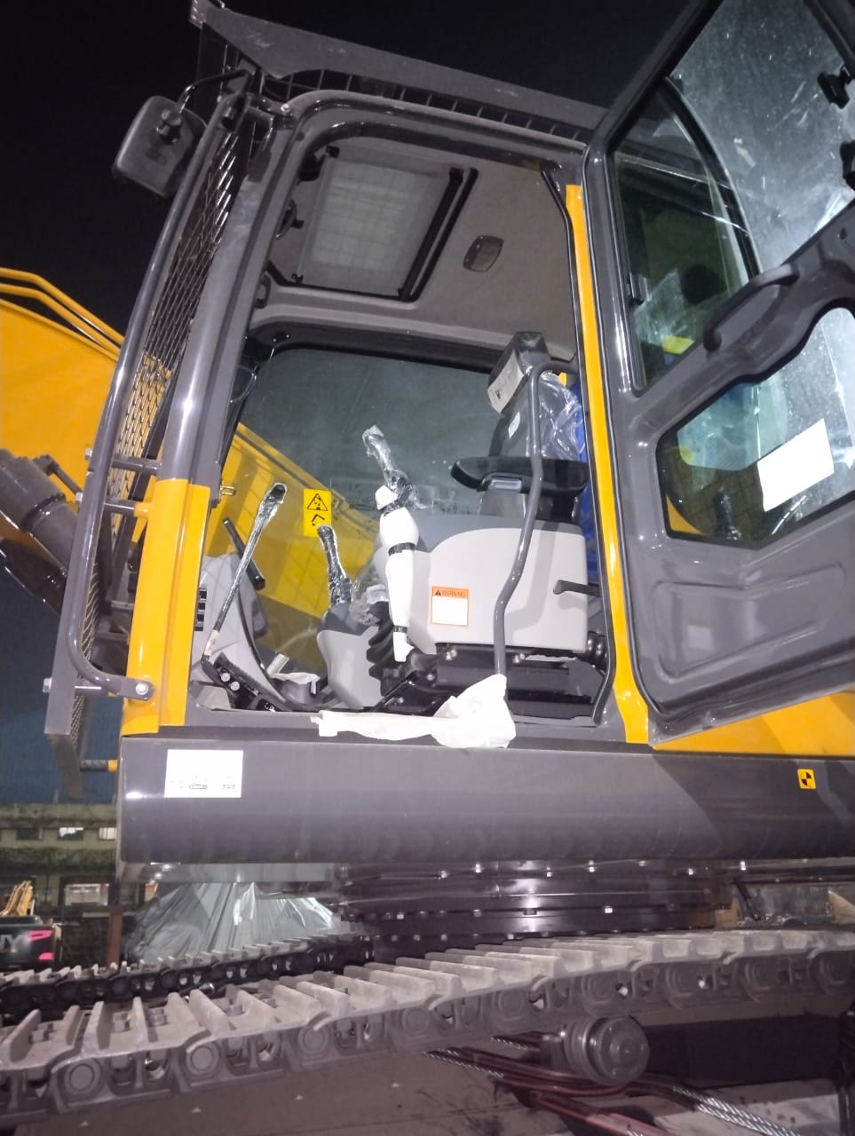 XE215i-K LC EXCAVATOR