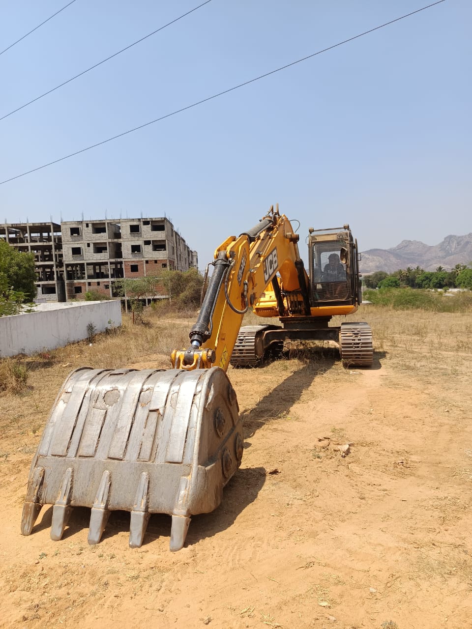 JCB 215LC EXCAVATOR