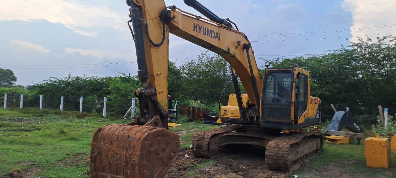 HYUNDAI R215L SMART EXCAVATOR