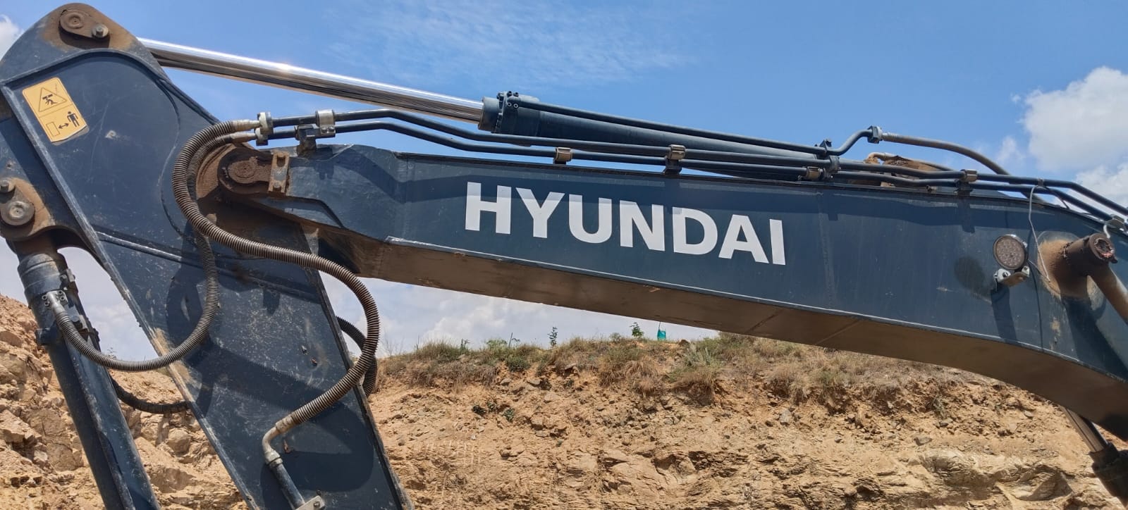 HYUNDAI R215L EXCAVATOR