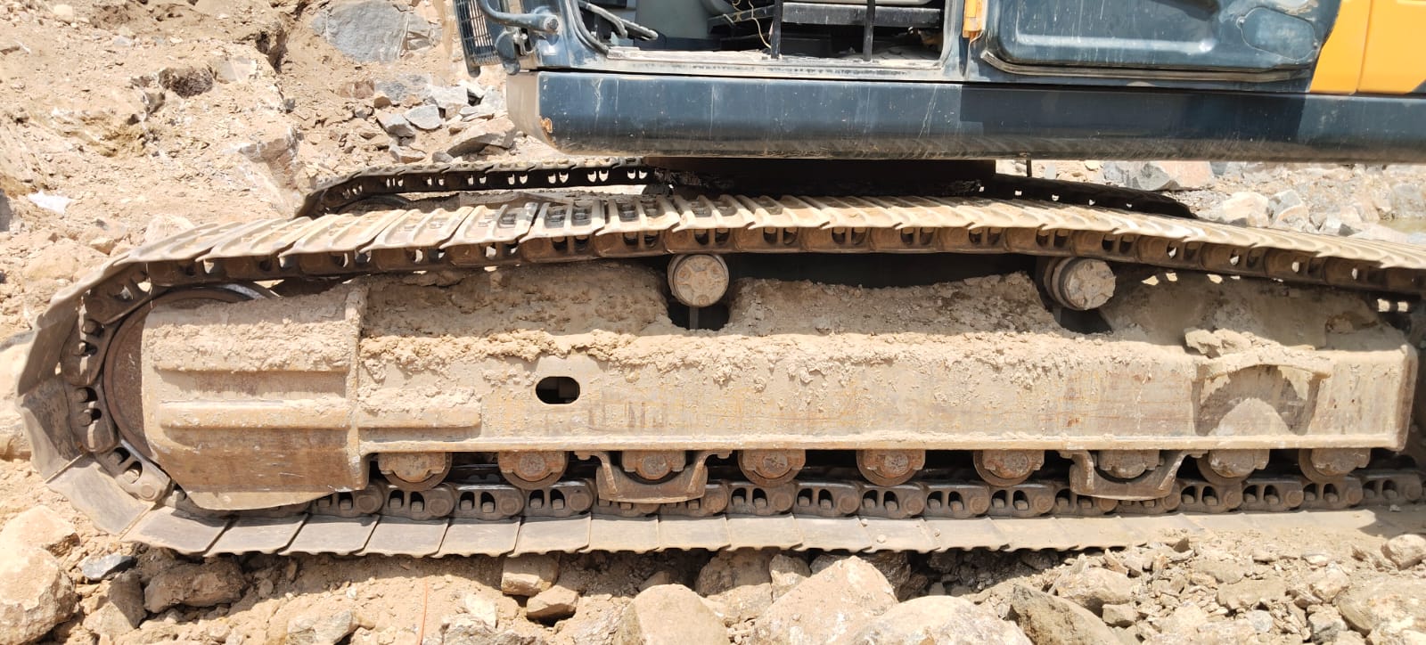 HYUNDAI R215L EXCAVATOR