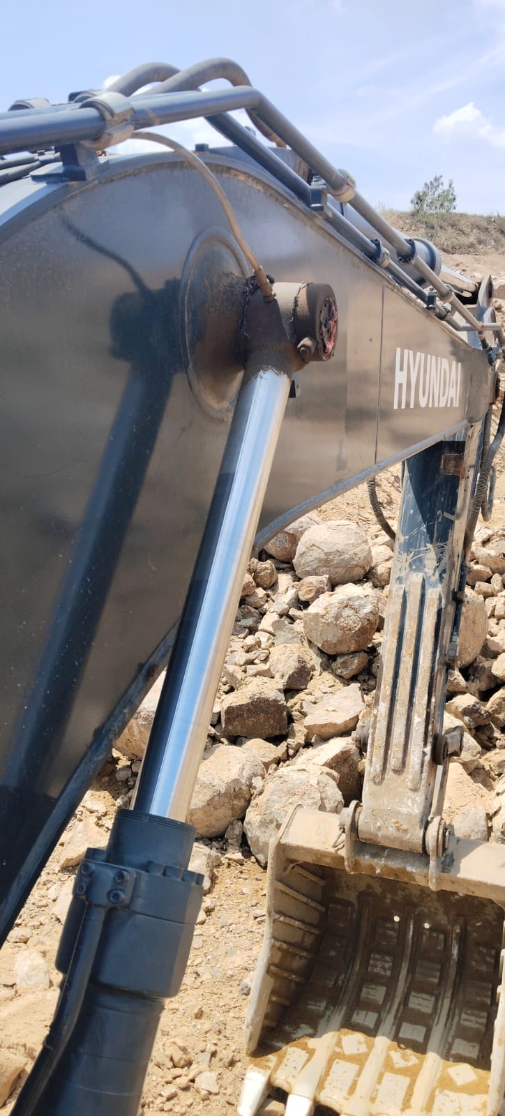 HYUNDAI R215L EXCAVATOR