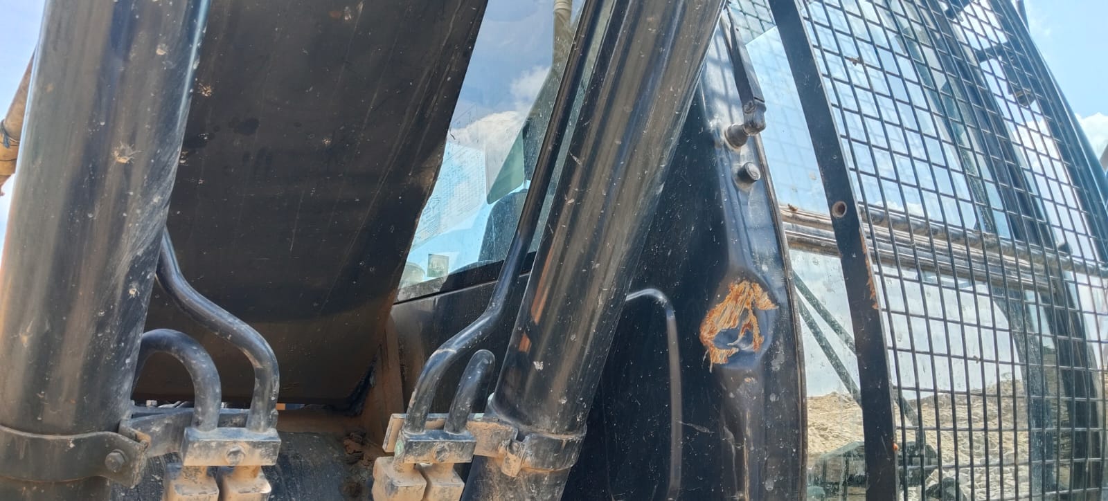 HYUNDAI R215L EXCAVATOR