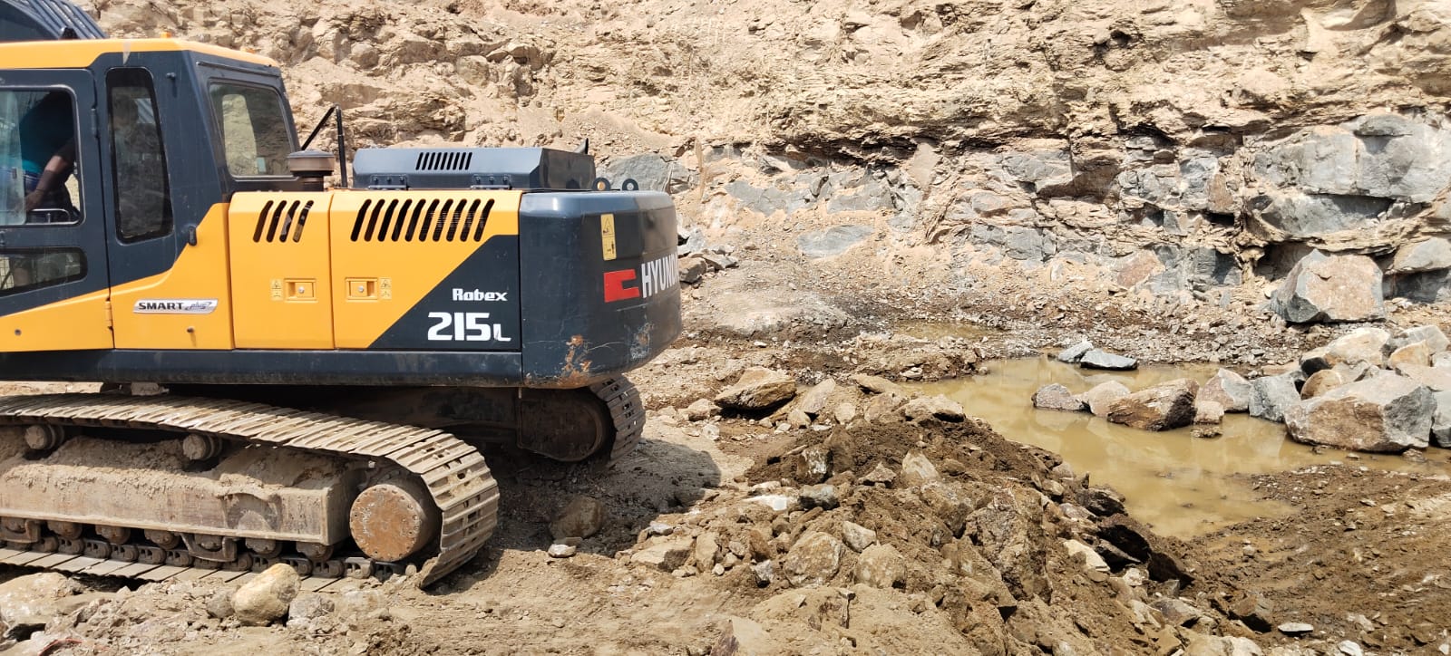 HYUNDAI R215L EXCAVATOR