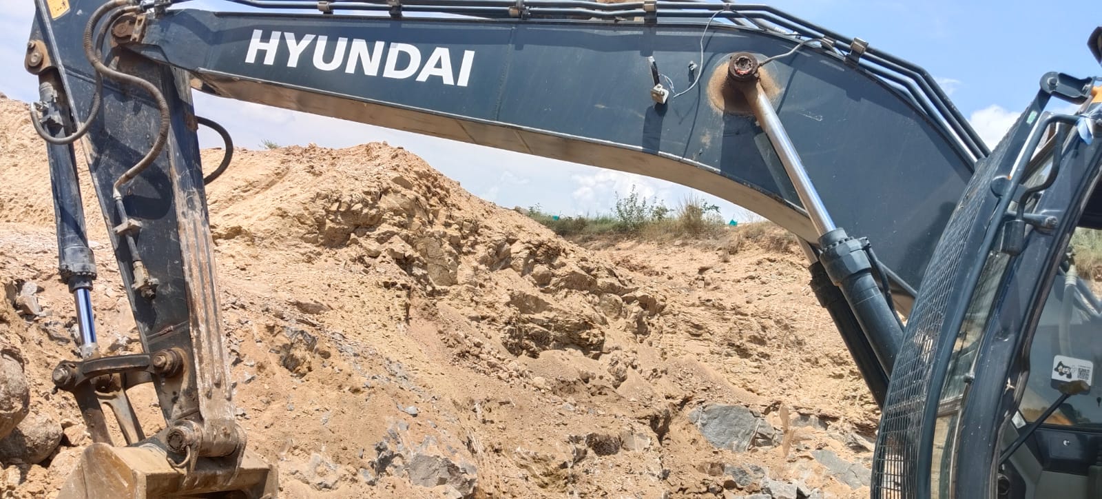 HYUNDAI R215L EXCAVATOR