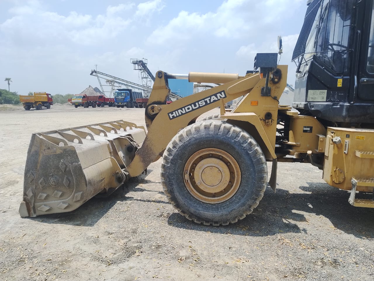 HINDUSTAN 2021E LOADER