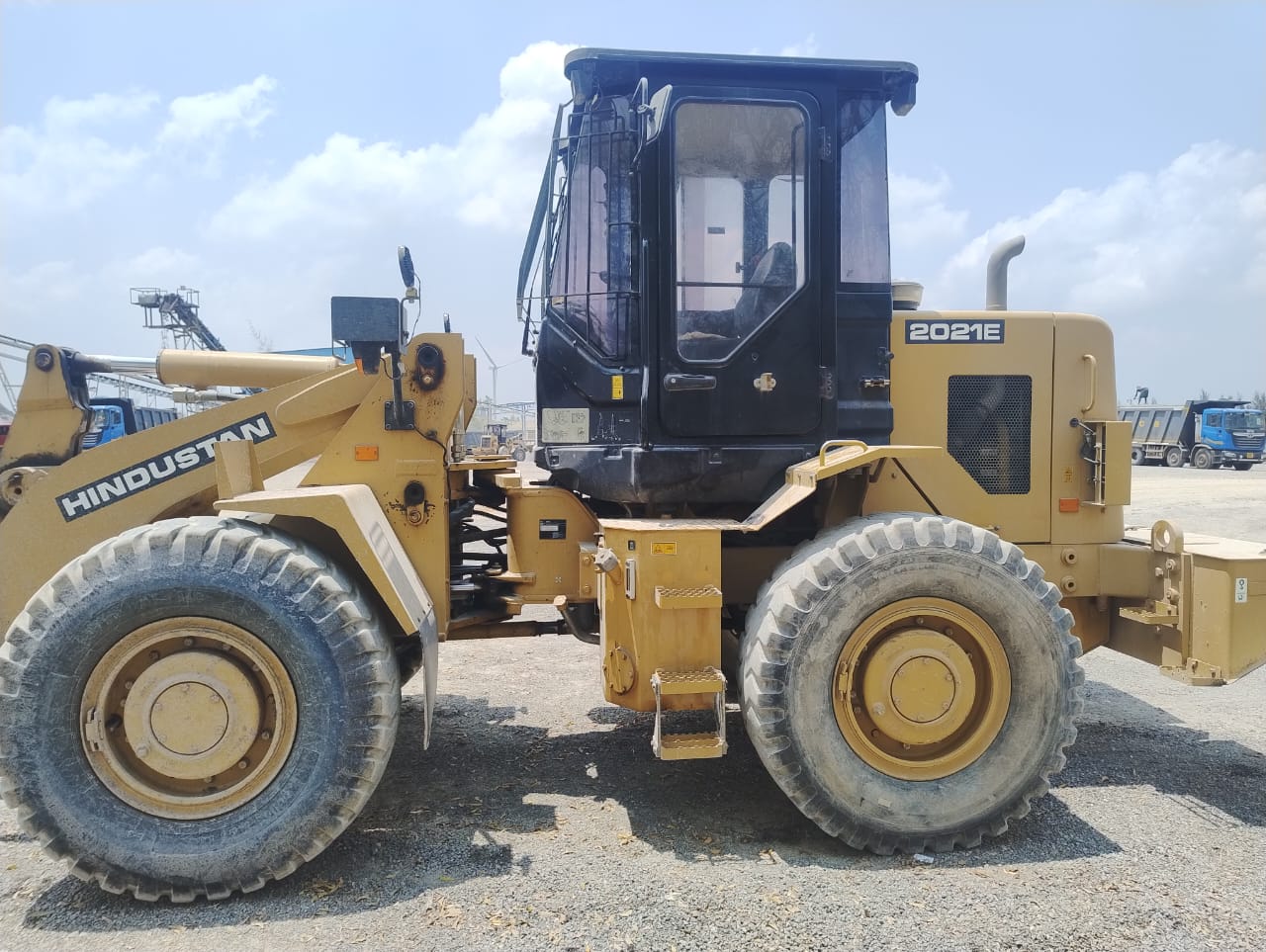 HINDUSTAN 2021E LOADER